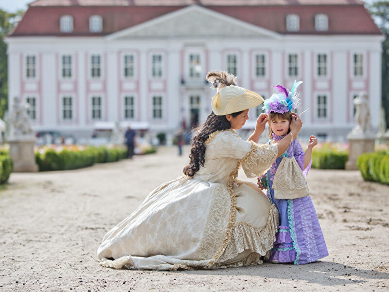 Möbel und Mode im Rokoko-Stil gestalten – Berlin.de