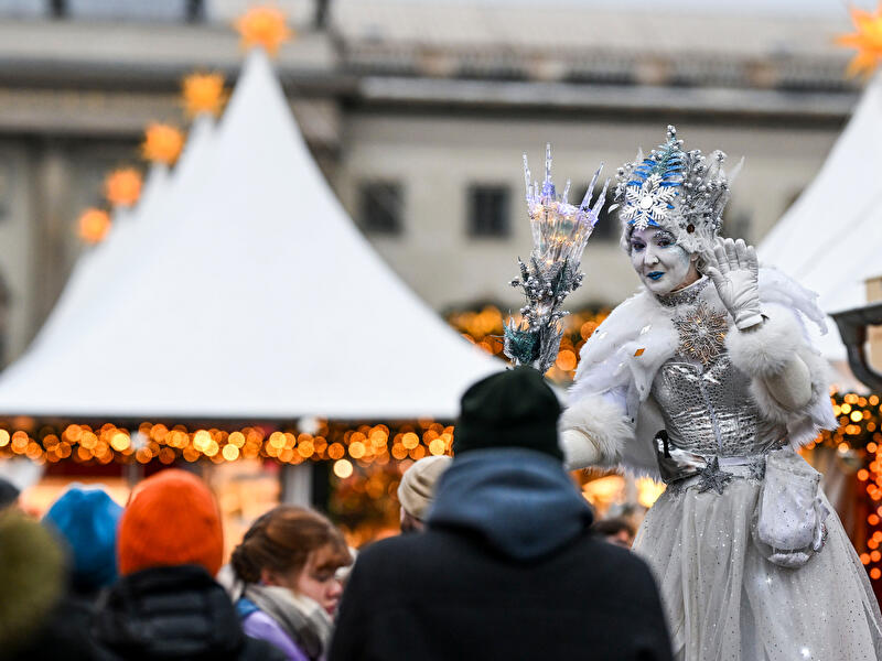 Weihnachtsmarkt am Gendarmenmarkt an der Staatsoper 2023