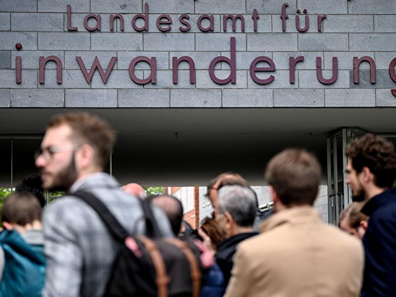 Naturalizations to be carried out centrally in Berlin – Berlin.de