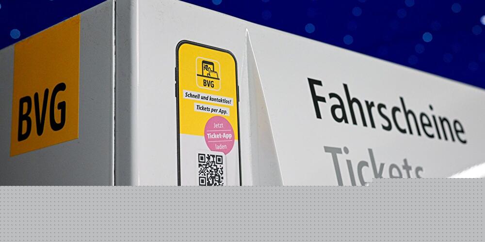 BVG-Ticketautomat mit Hinweis auf den Ticketkauf per App.