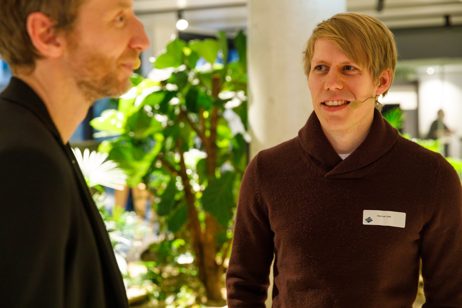 Peter Udo Diehl und Andreas Lemke unterhalten sich