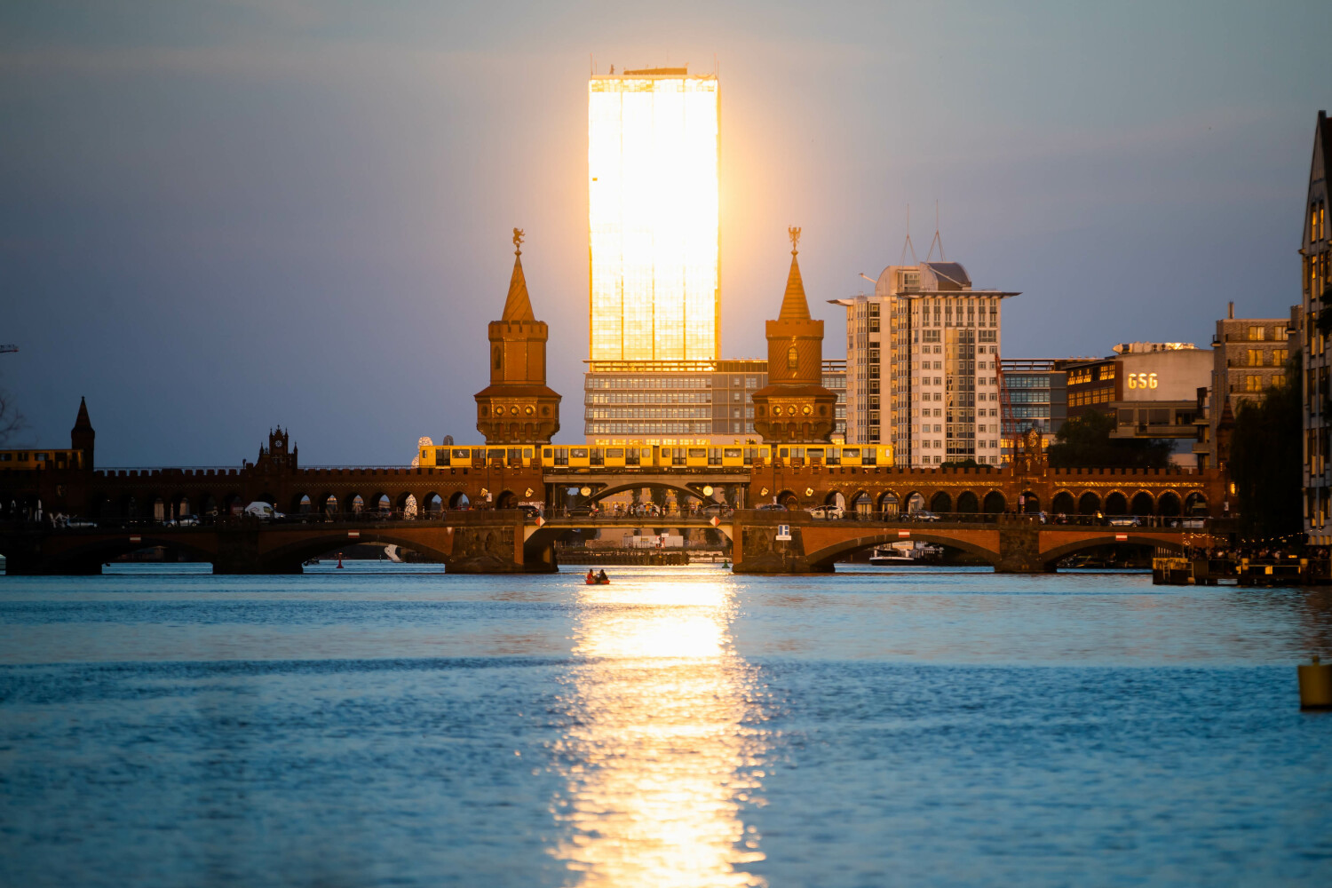 Sonnenuntergang an der Oberbaumbrücke in Berlin
