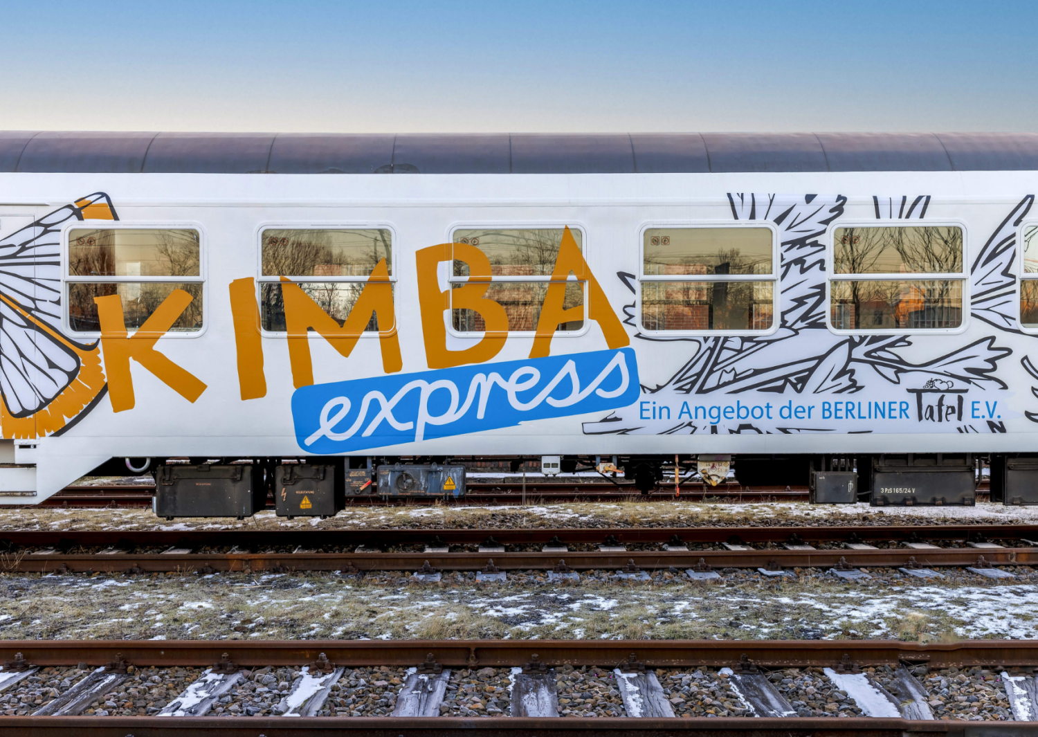 Bahnwaggon mit der Aufschrift Kimba express
