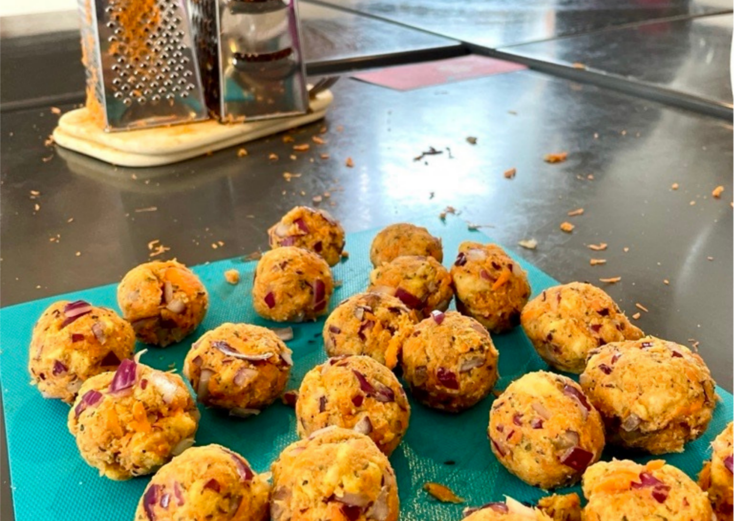 Gemüsebällchen auf einem Tisch