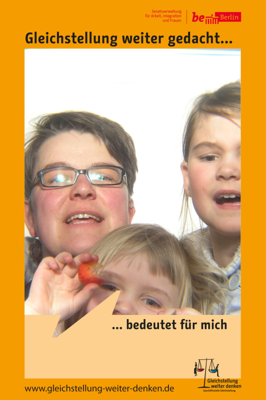 Eine Frau und zwei Kinder im Fotoboxrahmen