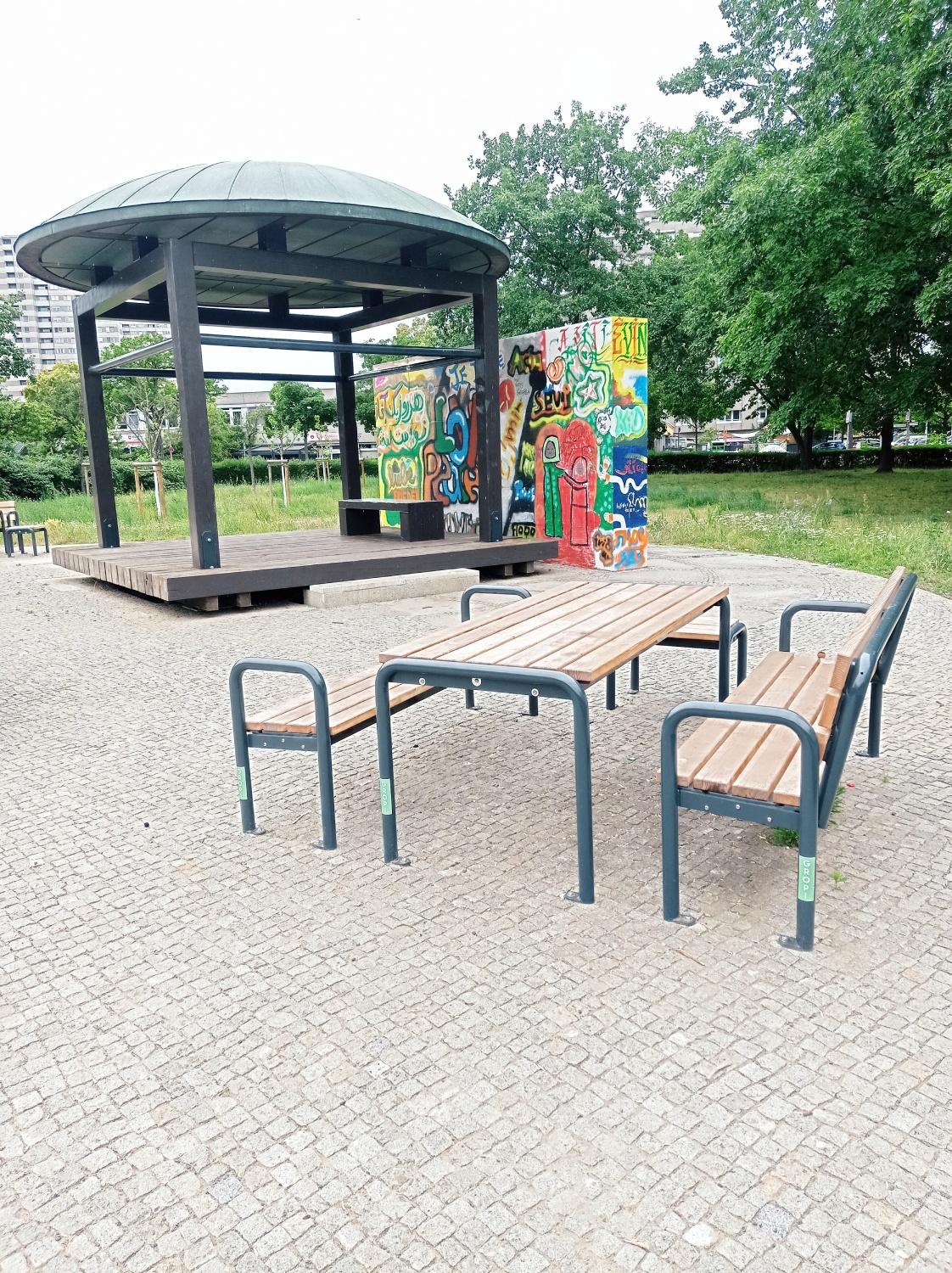 Stadtmöbel am Pavillon