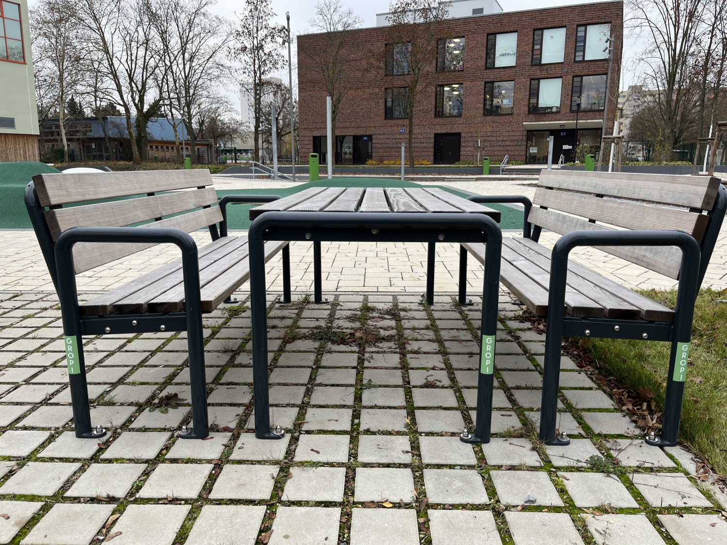 GROPI - Tisch und Bänke