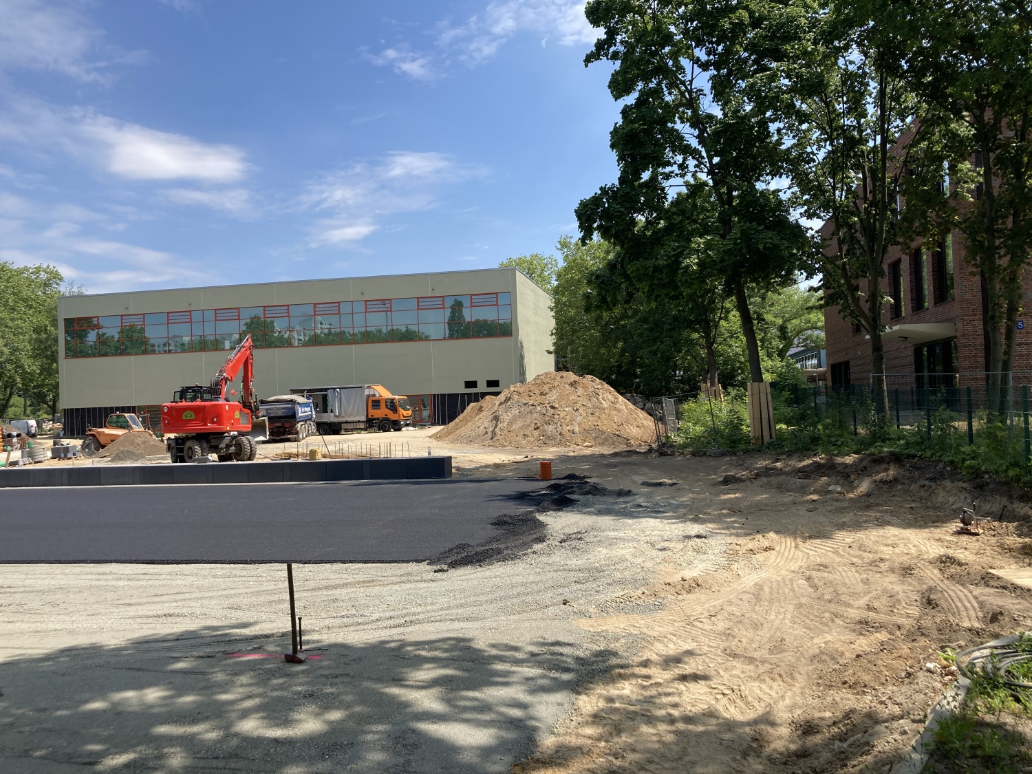 BA 1: Asphalteinbau für zukünftigen Basketballplatz