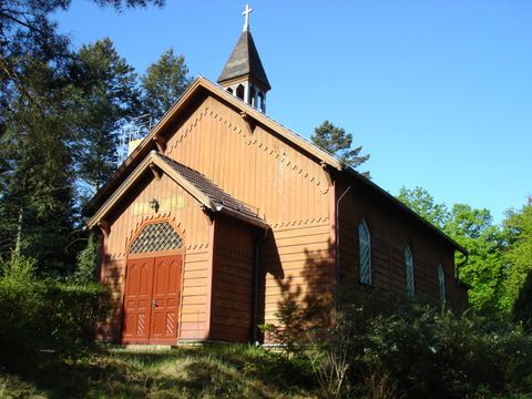 Seitenansicht der Kapelle auf dem Friedhof Staaken