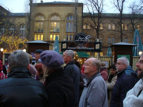 Vor der Bar jeder Vernunft, Foto: KHMM