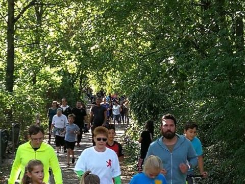 Bundestagsvizepräsidentin Petra Pau beim Stundenlauf 2019