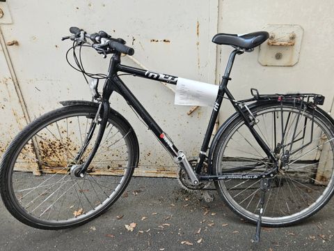 Schwarzes Herrenfahrrad