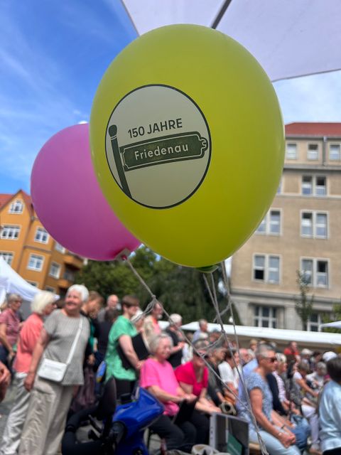 Willkommen beim Jubiläumsfest "150 Jahre Friedenau" auf dem Breslauer Platz. (Bild: Bezirksamt Tempelhof-Schöneberg)