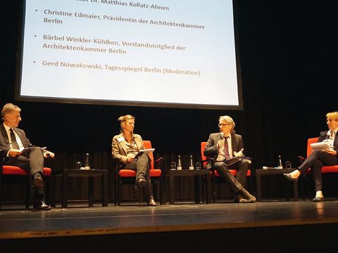 Finanzsenator Dr. Matthias Kollatz-Ahnen spricht während der Podiumsdiskussion der Architektenkammer Berlin (Bild: Cay Dobberke)