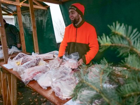 Verkaufsstand mit Wildfleisch