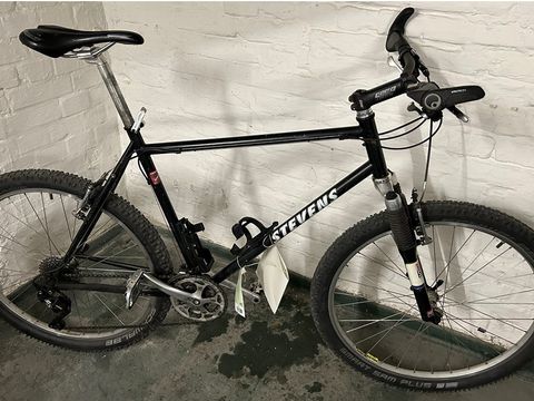 Schwarzes Herrenfahrrad