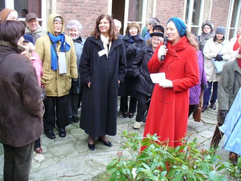 Bezirksbürgermeisterin Monika Thiemen und Sara Nachama im Touro College, Foto: KHMM