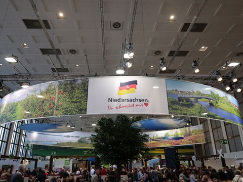 Sturmfest und erdverwachsen: Niedersachsenhalle auf der Grünen Woche 2024