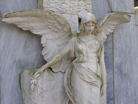 Detail historisches Wandgrab – Marmorengel 