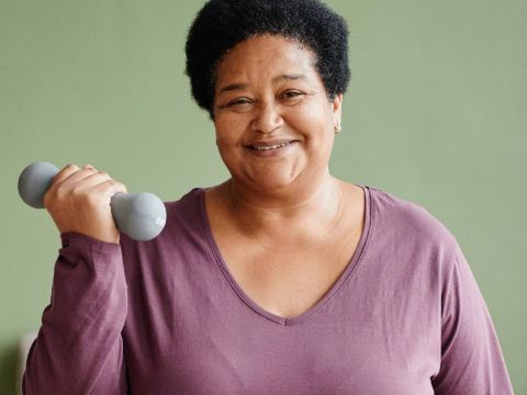 Frau-mit-Hantel
