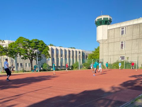 Fußballspiel in der JVA Plötzensee