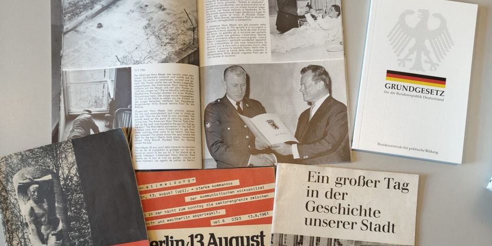 Verschiedene Broschüren aus der Deutschen Historie