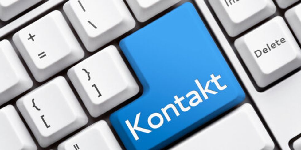 Tastatur mit Aufschrift Kontakt