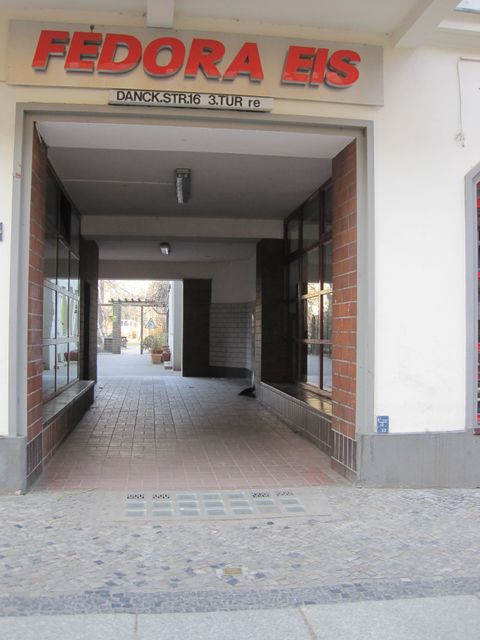 Hauseingang Danckelmannstr. 16, Foto: Rachel Kohn