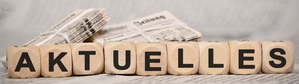 Aktuelles Zeitungsstapel
