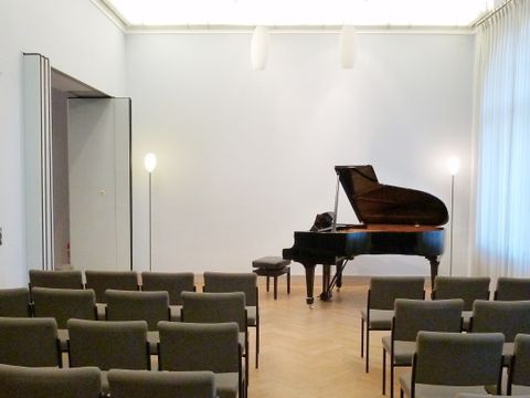 Großer Salon der Schwartzschen Villa-Konzertraum mit Flügel