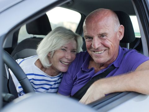 Senioren im Auto