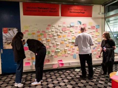 Viele Besucherinnen und Besucher brachten sich aktiv in die Ausstellung ein. (Bild: Landesdenkmalamt Berlin, Nicole Hildebrandt)