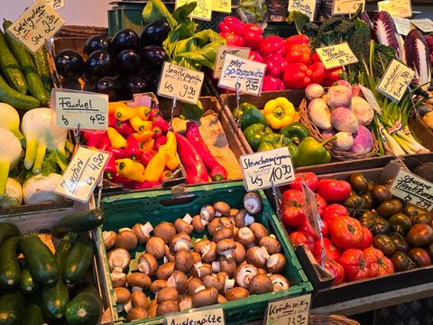 Frisches Bio-Gemüse im Laden