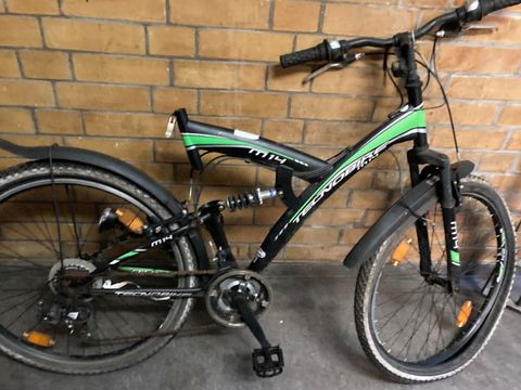 Schwarz-grünes Kinderfahrrad