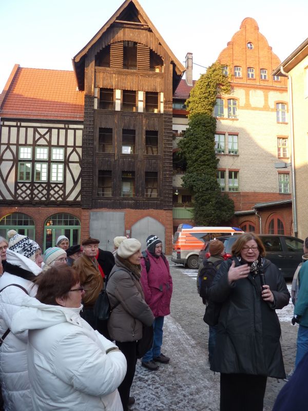 Andrea Fischer im Hof des Malterser Hilfsdienstes, 11.2.2012, Foto: KHMM