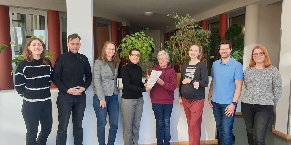 Übergabe des bezirklichen Plans gegen LSBTIQ*-Feindlichkeit an das Bezirksamt