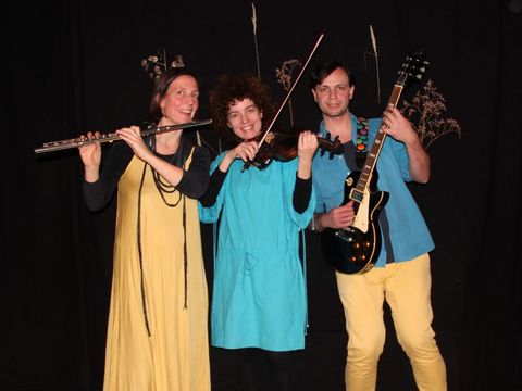 Trawy i Kamienie (Emilia Niezbecka, Zhenja Oks, Elisabeth Ruhe)