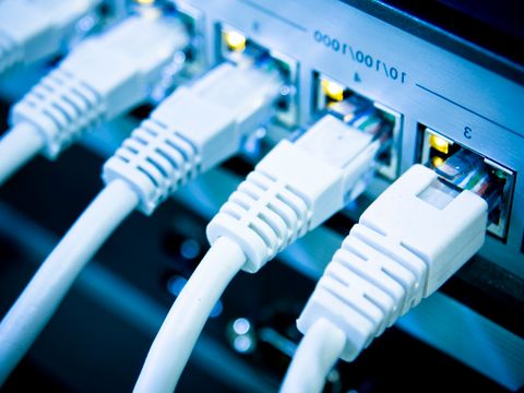 Netzwerkkabel angeschlossen um zu wechseln