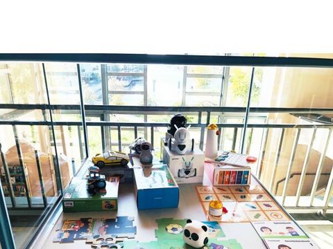 Roboter Vitrine im Makerspace