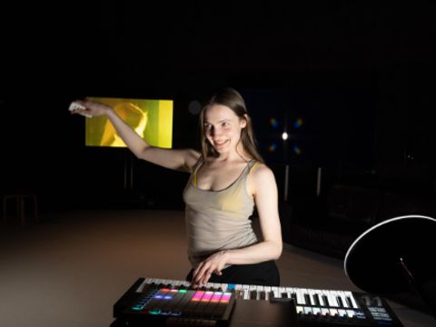 Daria Blum am Keyboard