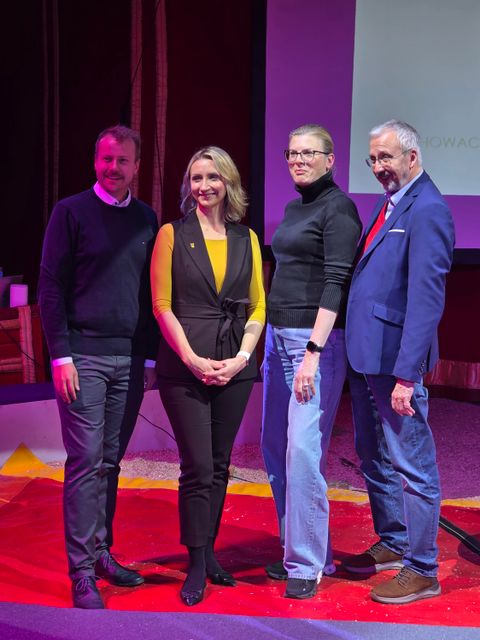 Sportlerehrung 2025 v.l.n.r. BzStR Patrick Steinhoff, BzStRin Malgorzata Sijbrandij, Karen Wirrwitz Vorstand CDU Lichterfelde, BVV-Vorstand René Rögner-Francke