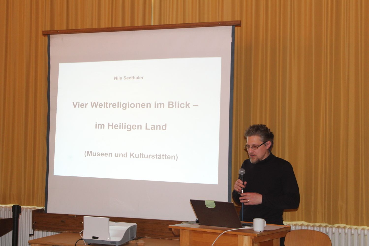 18. Februar 2026 im Vortragssaal des Bürgertreffpunkts Bahnhof Lichterfelde-West: Wenn einer viele Reisen tut, dann kann er viel erzählen! - Ethnologe Nils Seethaler