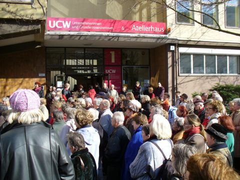 Vor dem UCW, Foto: KHMM