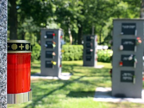 Friedhof Grünau, Urnenstelen