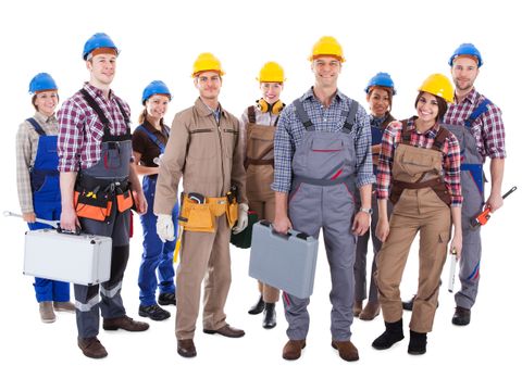 Eine Gruppe Handwerkerinnen und Handwerker aus verschiedenen Branchen