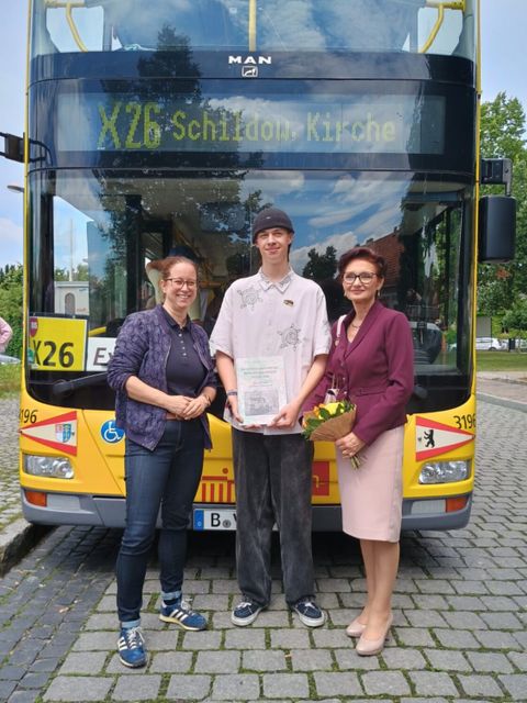 Von links: Bezirksstadträtin Schrod-Thiel (CDU), Ideengeber Ben Hennig, stv. Glienicker Bürgermeisterin Klätke (parteilos) (Bild: BA Reinickendorf)