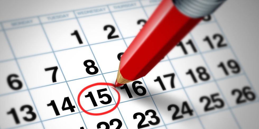 Kalender mit rotem Stift und markiertem Datum