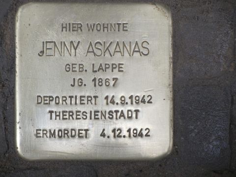 Stolperstein Jenny Askanas (Bild: Stolpersteine-Initiative CW, Siebold)
