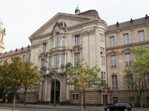 Haupteingang des AG Tiergarten in der Turmstraße 91