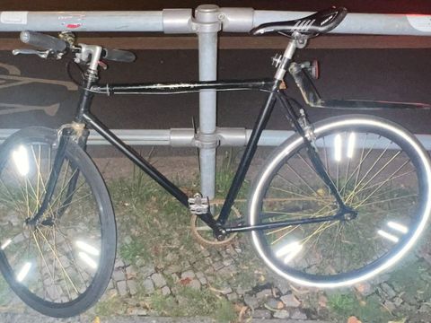 Schwarzes Herrenfahrrad